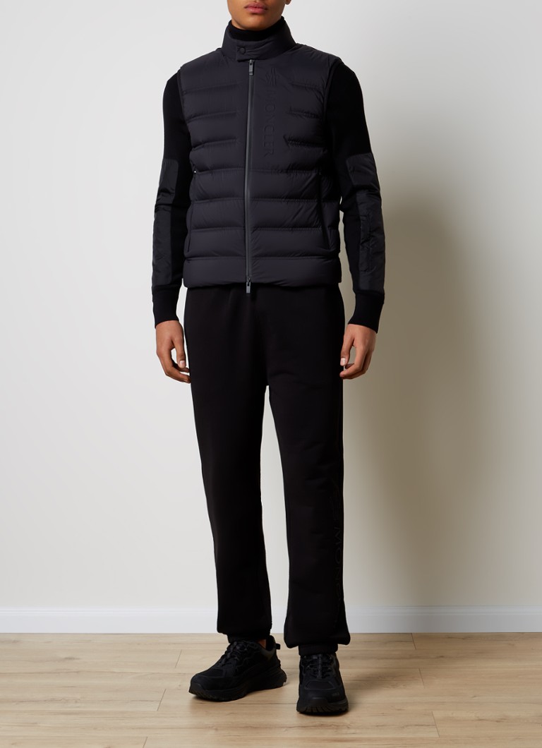 Gilet trapuntato Moncler Oserot con imbottitura in piuma e tasche con cerniera.