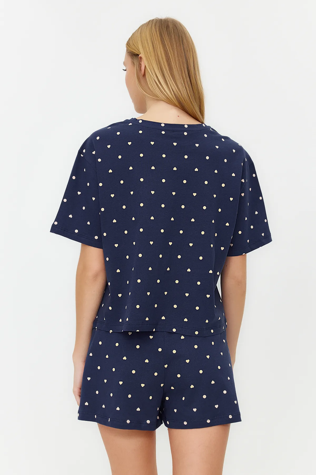 Trendyol Collection  Marineblaues Pyjama-Set aus T-Shirt und Shorts mit Herzmuster, 100 % Baumwolle THMSS21PT1485