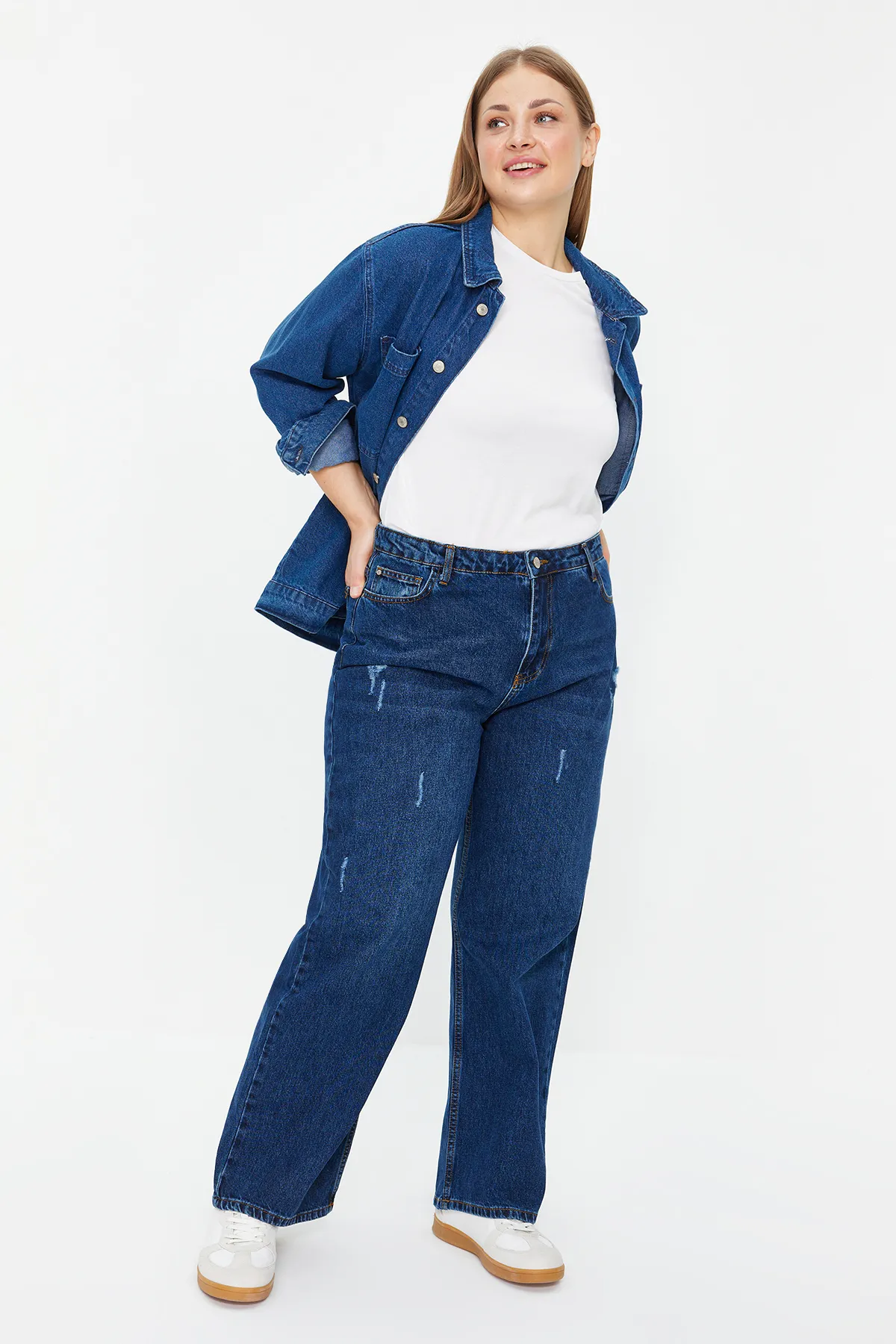 Trendyol Curve  Dunkelblaue, weit geschnittene Jeans mit hoher Taille TBBAW24CJ00069