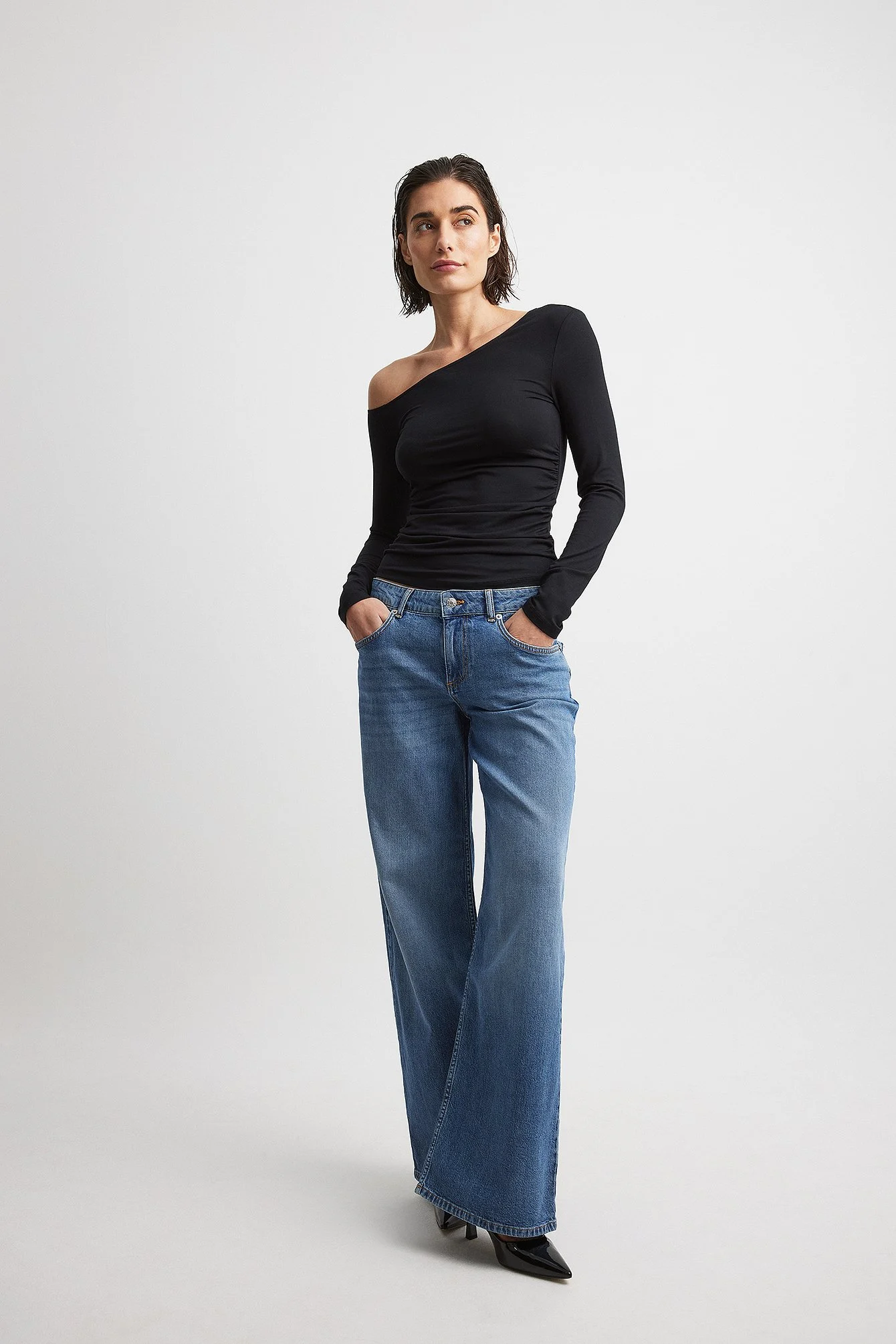 Weite Jeans mit tiefer Taille