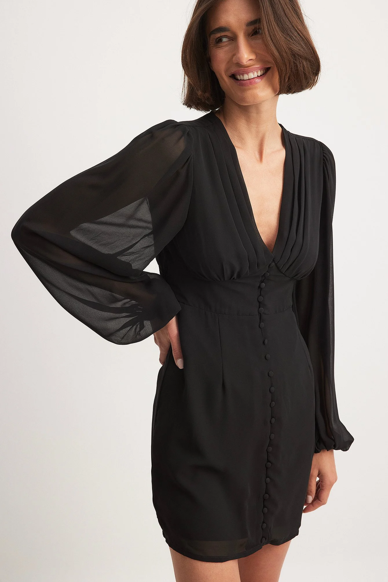 Chiffon-Minikleid mit Knöpfen