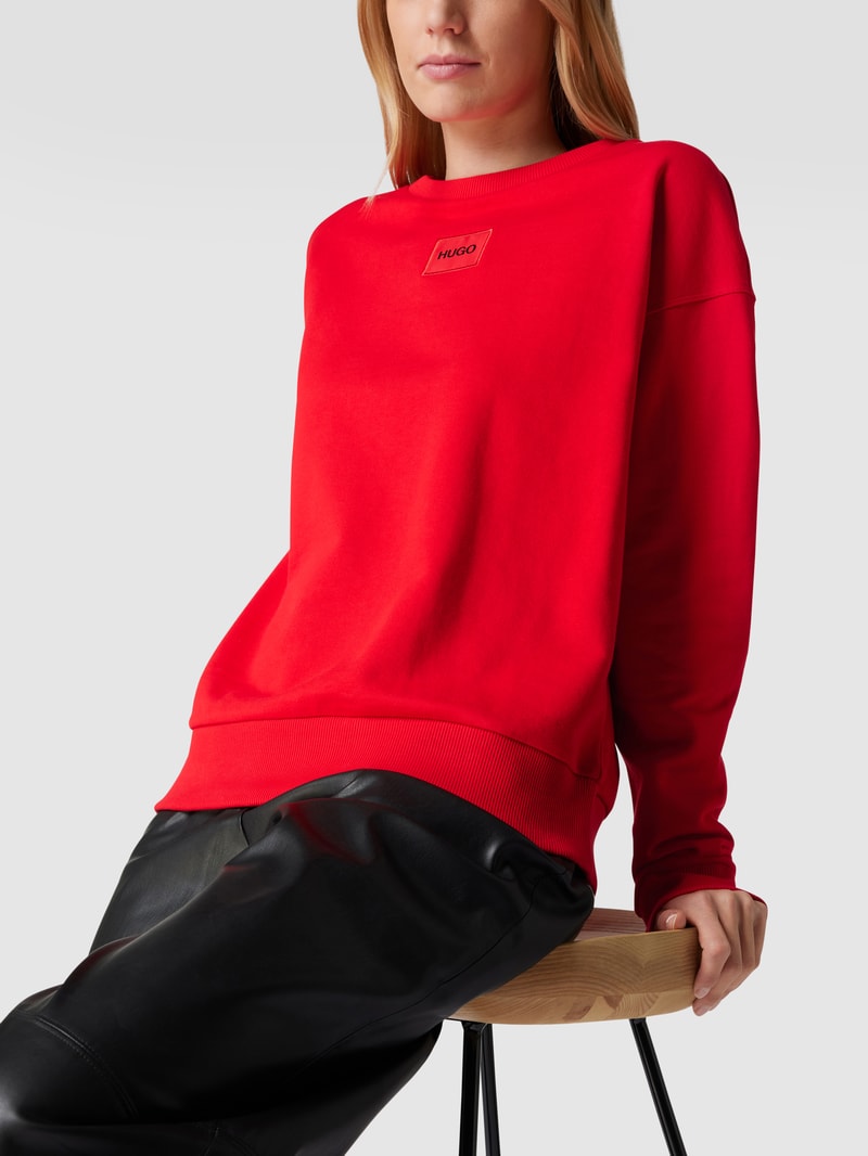 Sweatshirt mit Label-Patch in rot