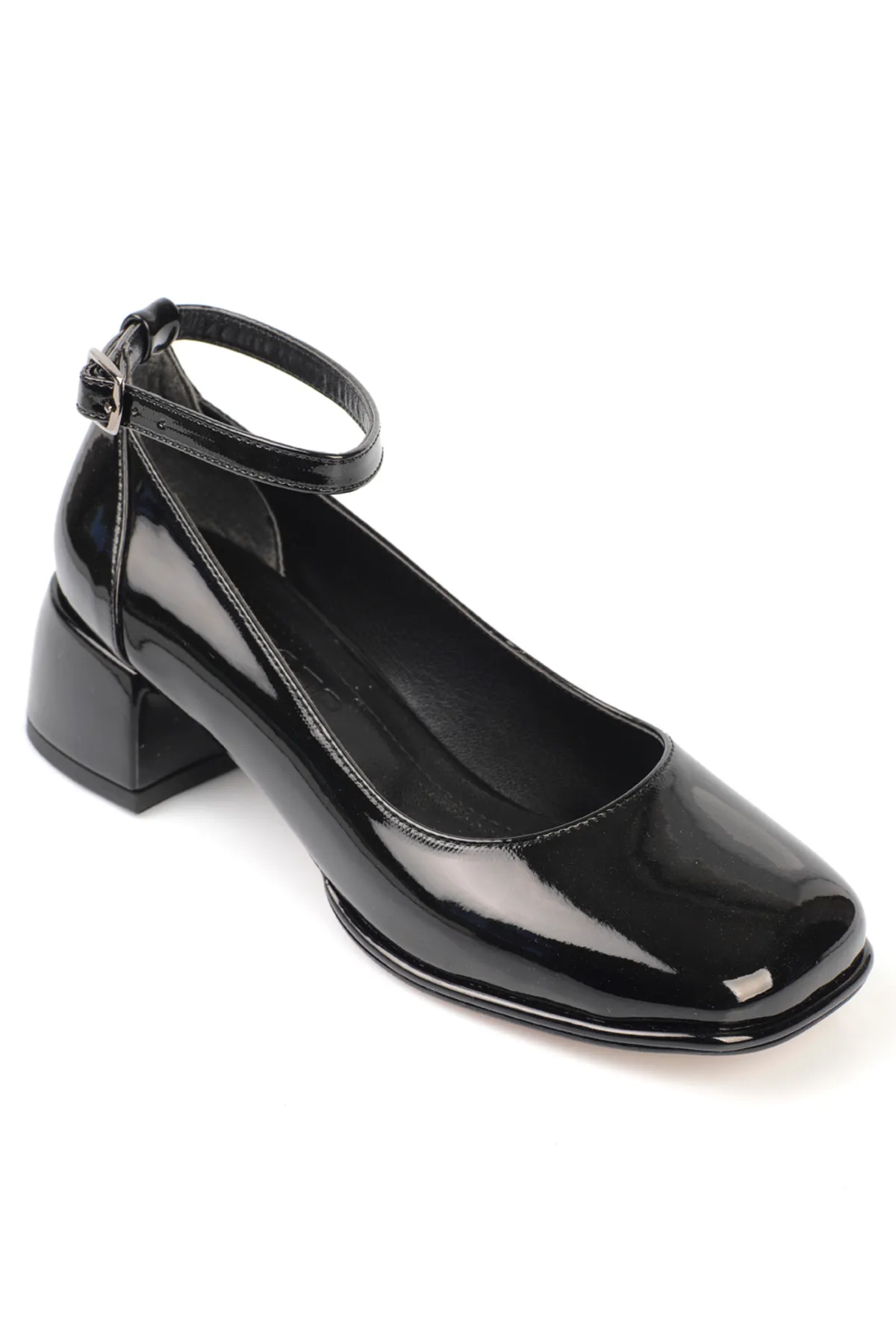 Capone Outfitters  Mary Jane-Schuhe mit stumpfer Zehenpartie und Knöchelriemen