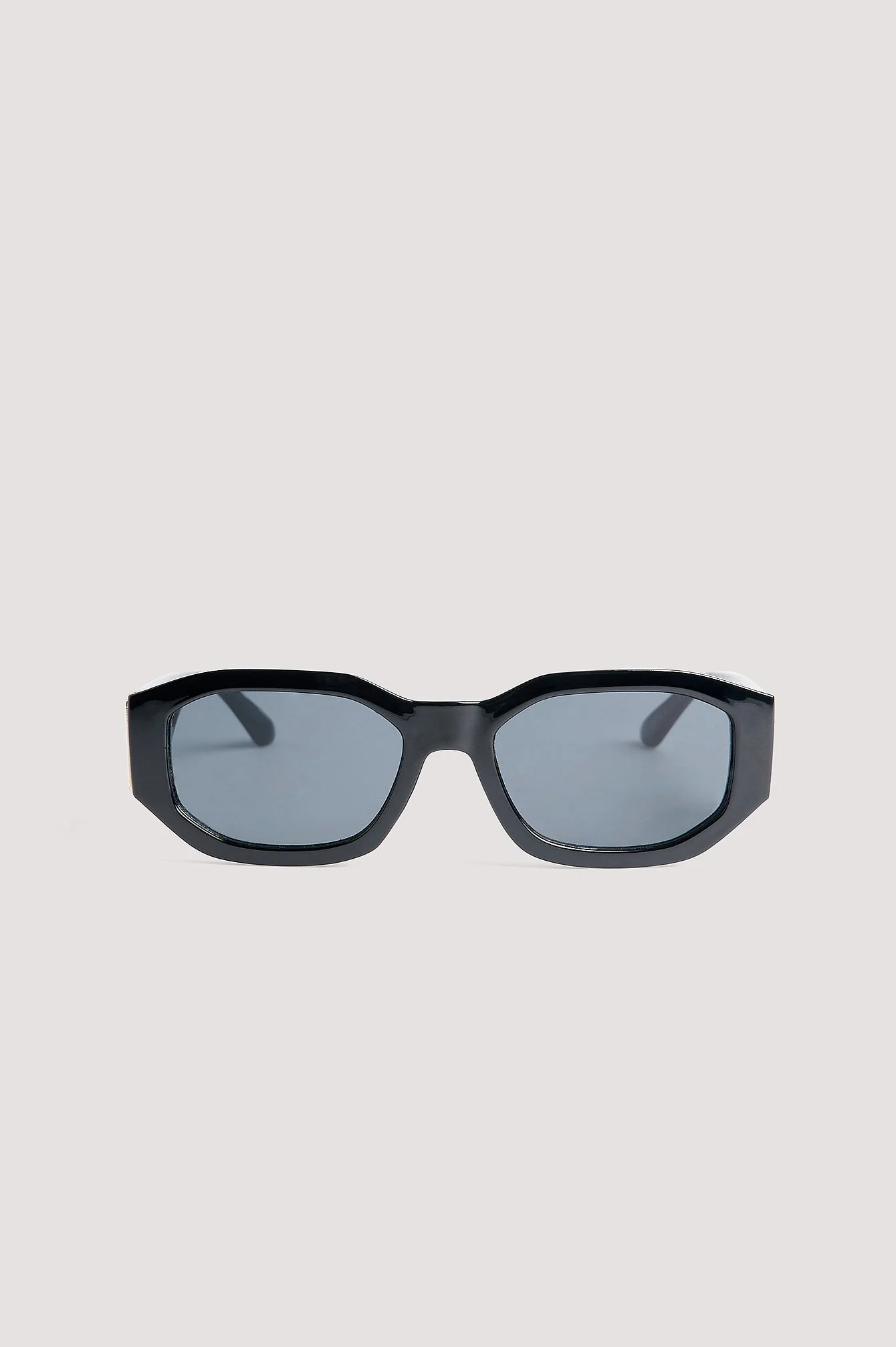 Eckige weite Sonnenbrille