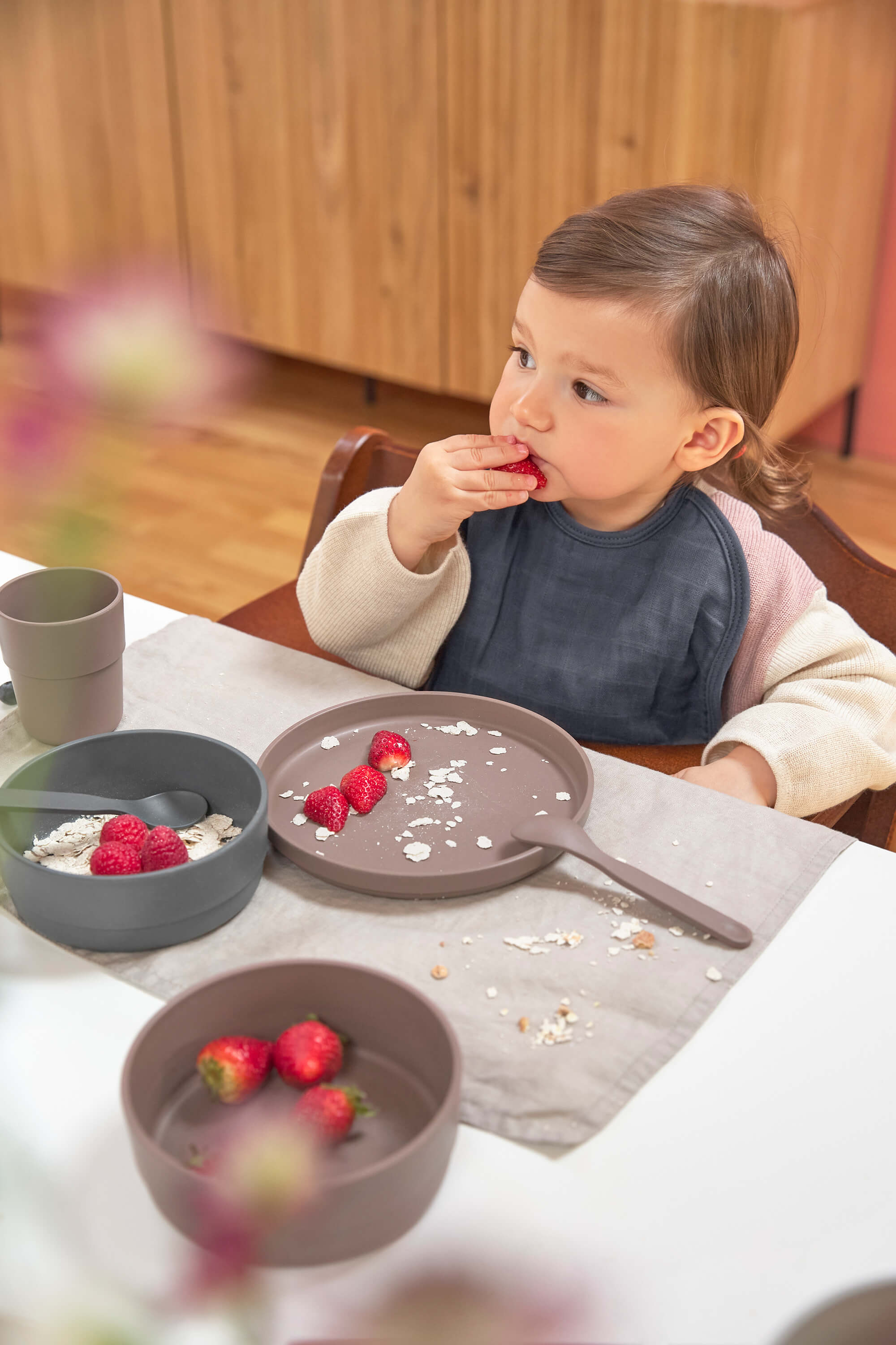 Kindergeschirr Set (Teller - Schüssel - Becher - Löffel), Uni Anthracite