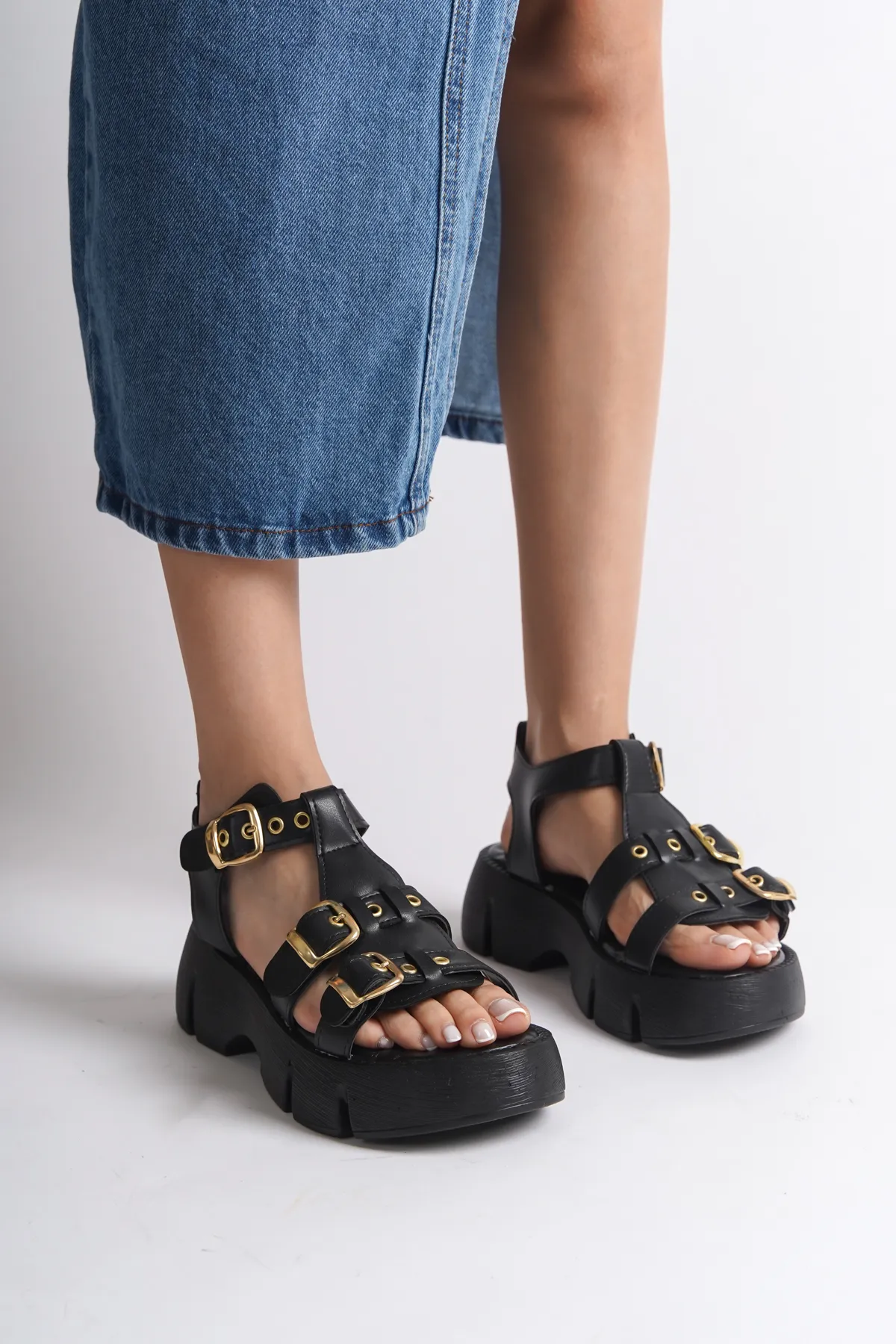 Capone Outfitters  Damensandalen mit dicker Sohle, Knöchelriemen und bequemer Sohle