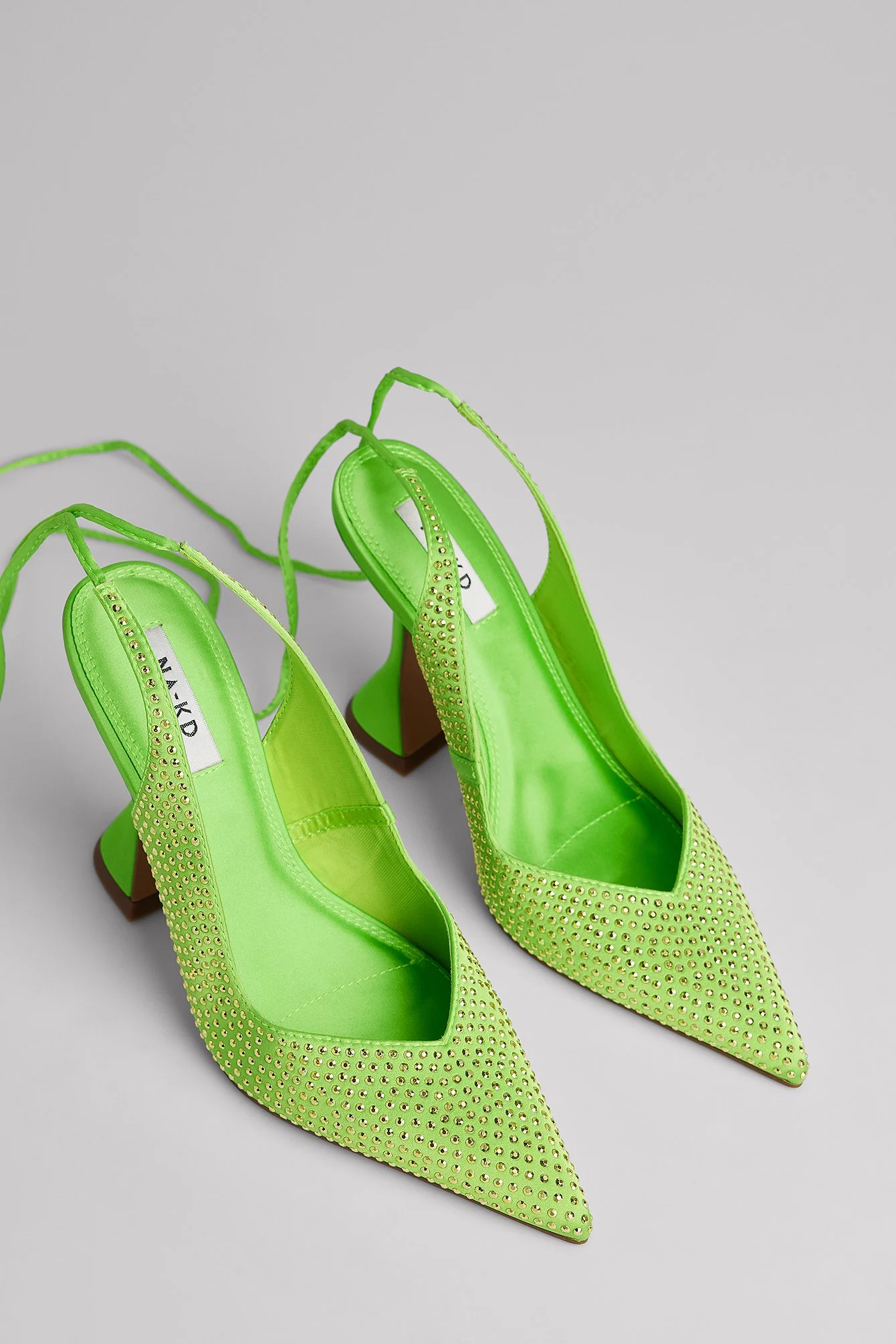Nieten-Sanduhr-Absatz-Pumps