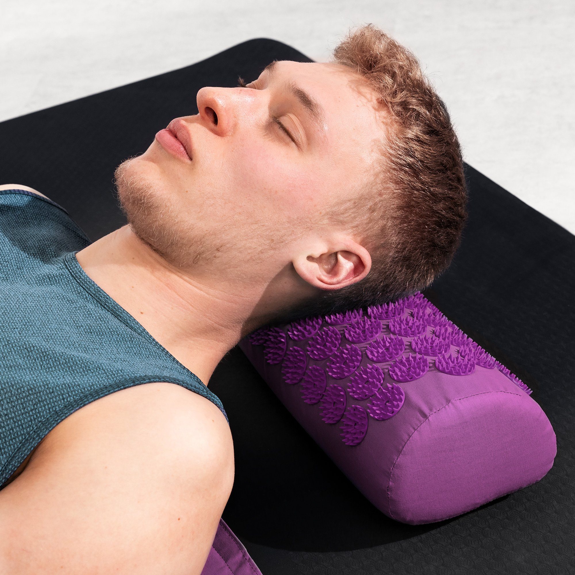 Navaris Akupressurmatte 2in1 Akupressur Massage Set - Matte und Kissen für Verspannungen