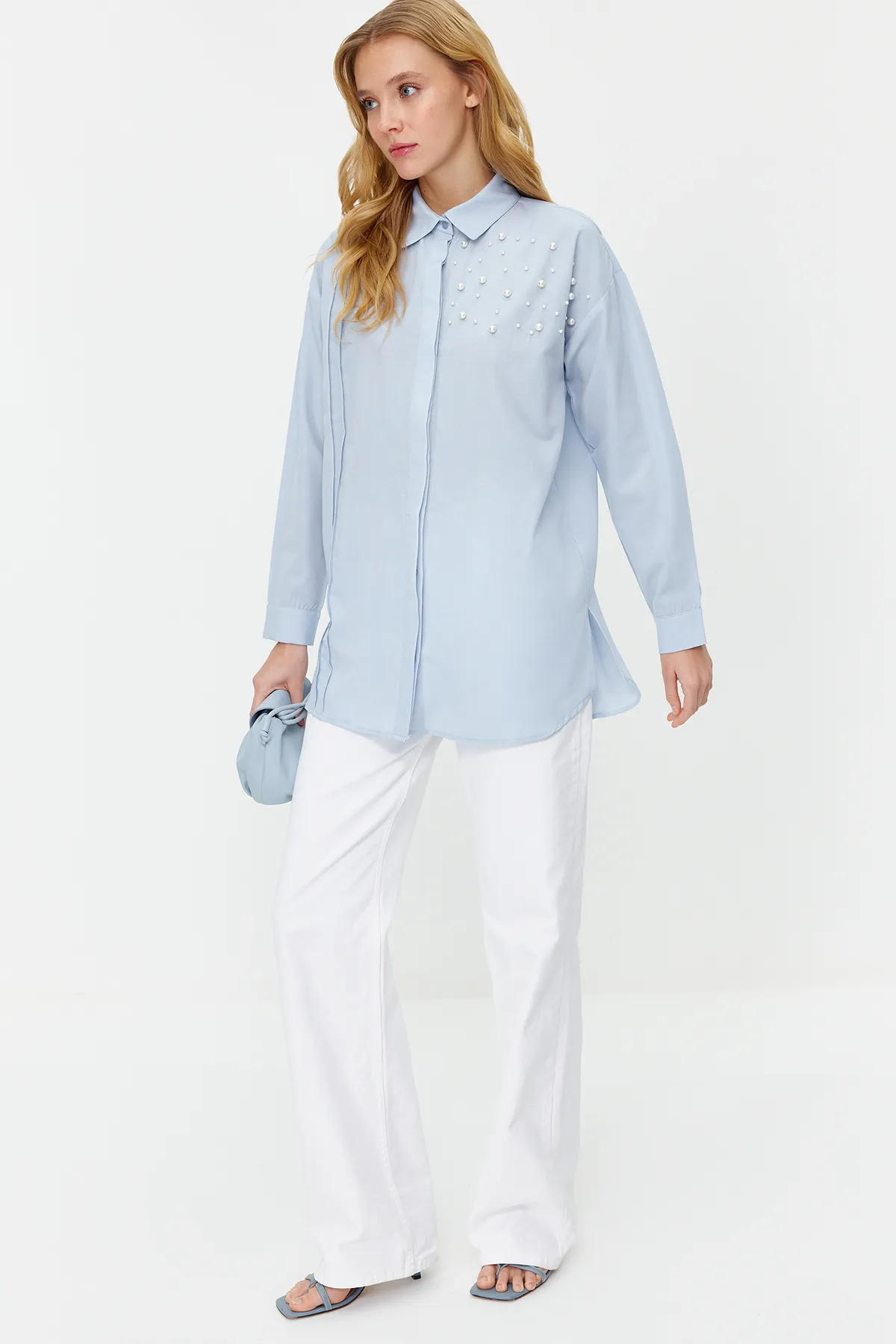 Trendyol Modest  Blaues, perlmuttfarbenes, gewebtes Baumwollhemd TCTSS24TG00032