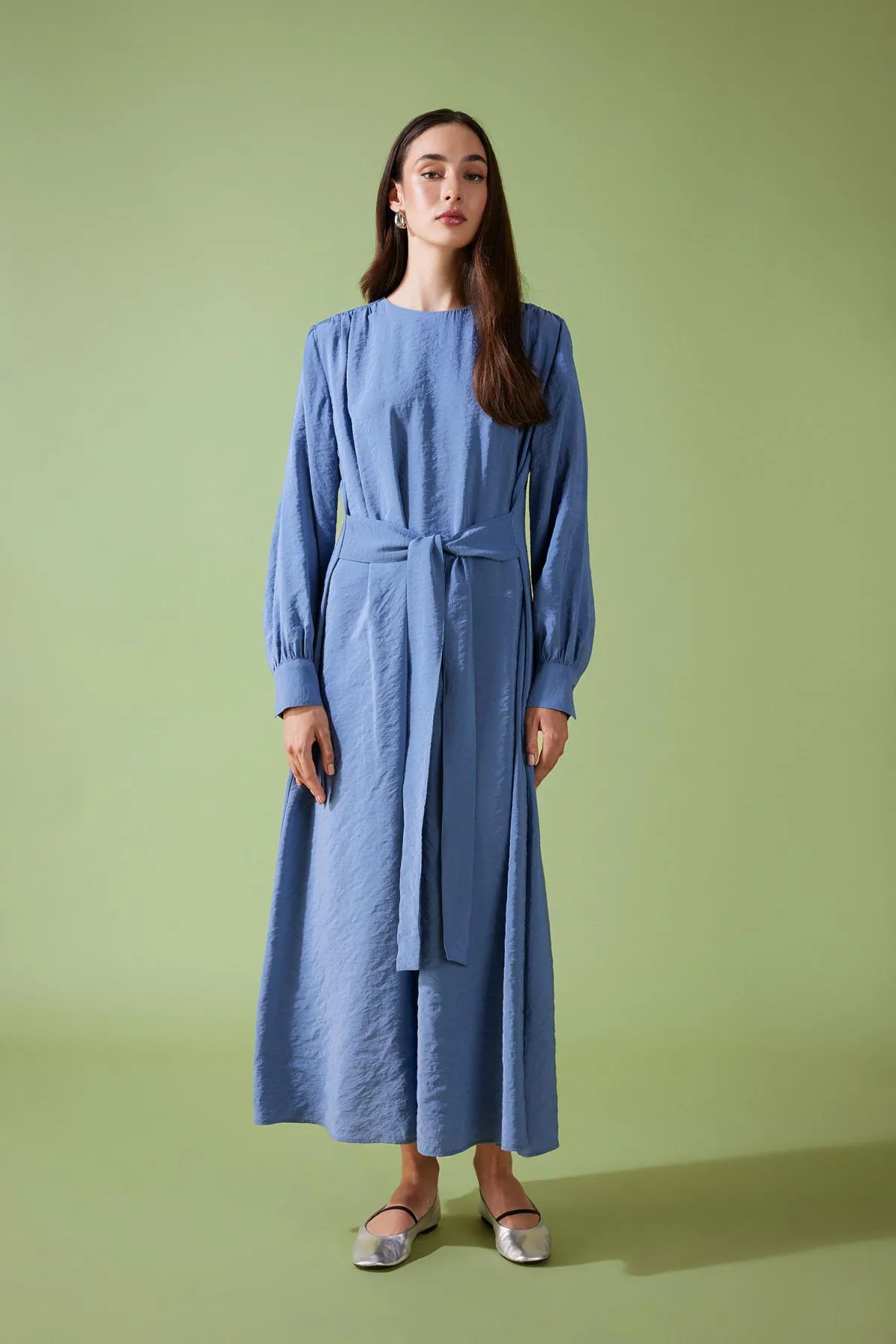DeFacto  Langärmliges Kleid mit normaler Passform und Rundhalsausschnitt A8904ax23hs