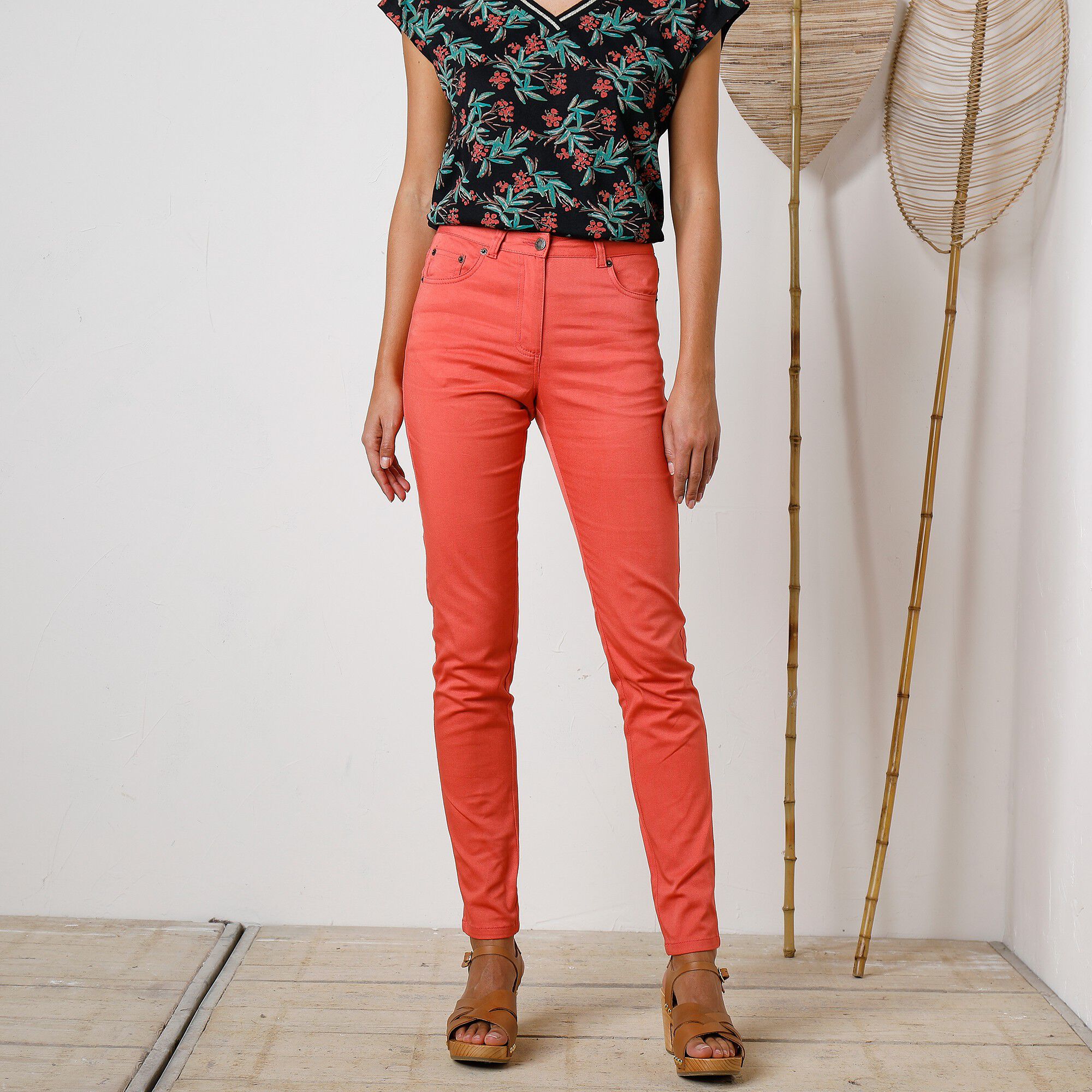 Pantalon fuselé couleur
