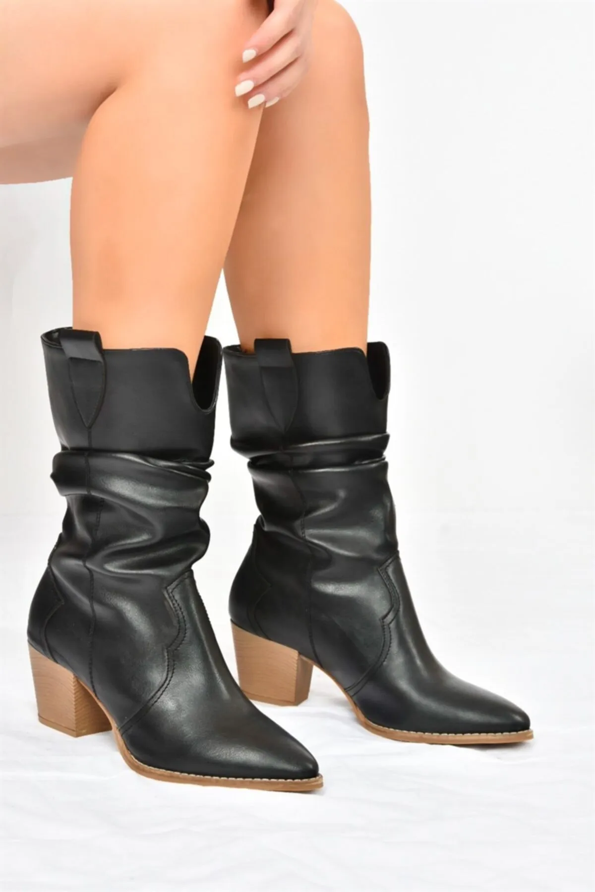 Fox Shoes  Schwarze Dallas Damenstiefel mit Kordelzug J404040009