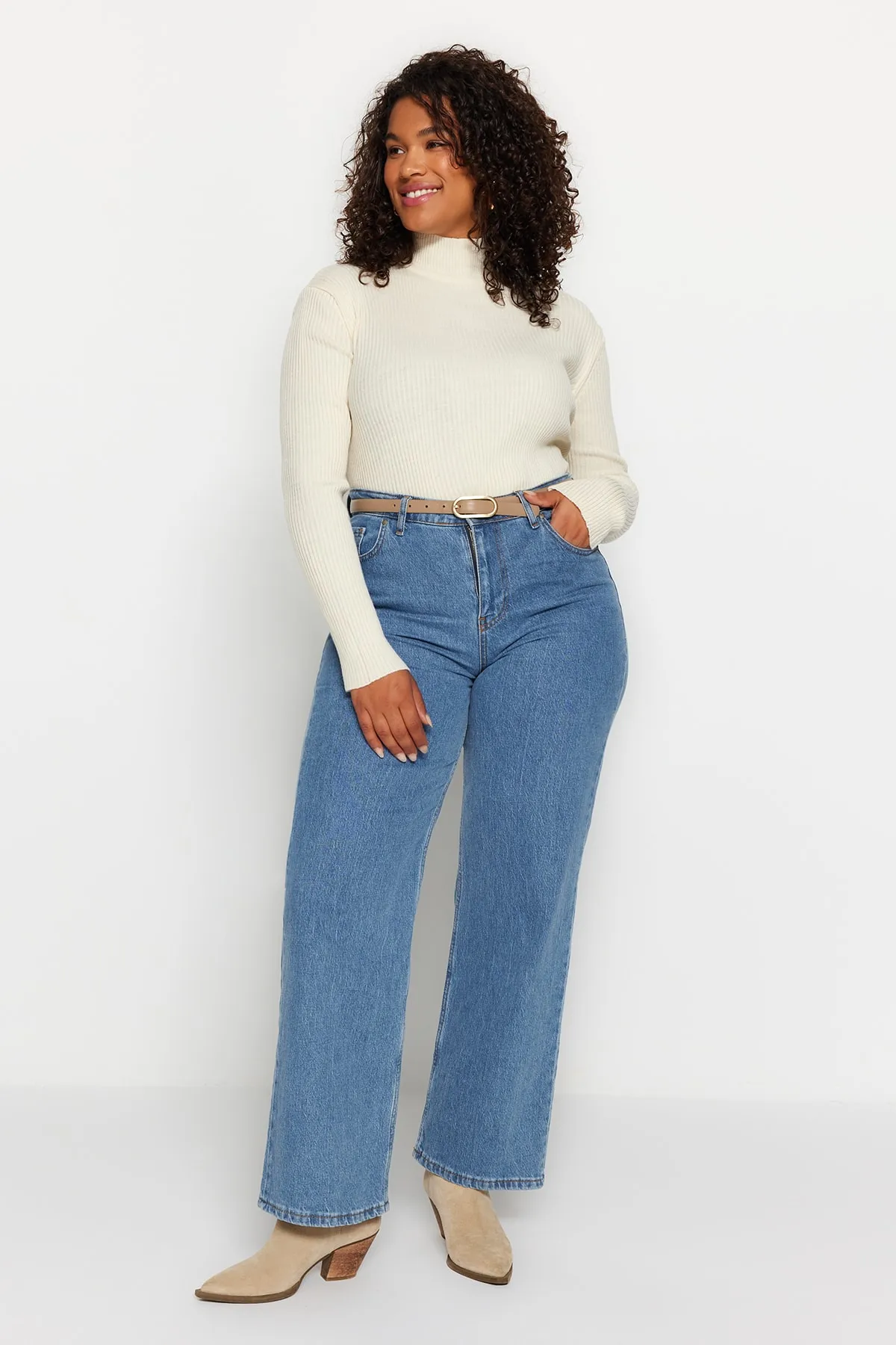 Trendyol Curve  Dünner Strickpullover - Cremefarben, halber Rollkragen, TBBAW23AN00022
