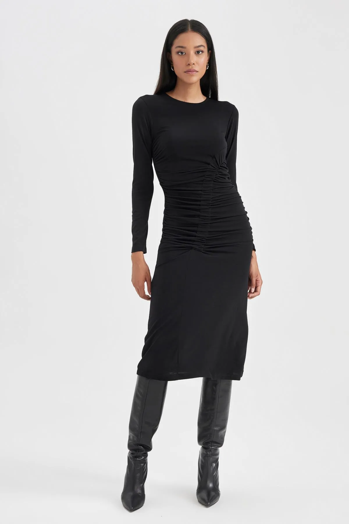 DeFacto  Figurbetontes Midi-Langarmkleid mit Rundhalsausschnitt B1819ax23au