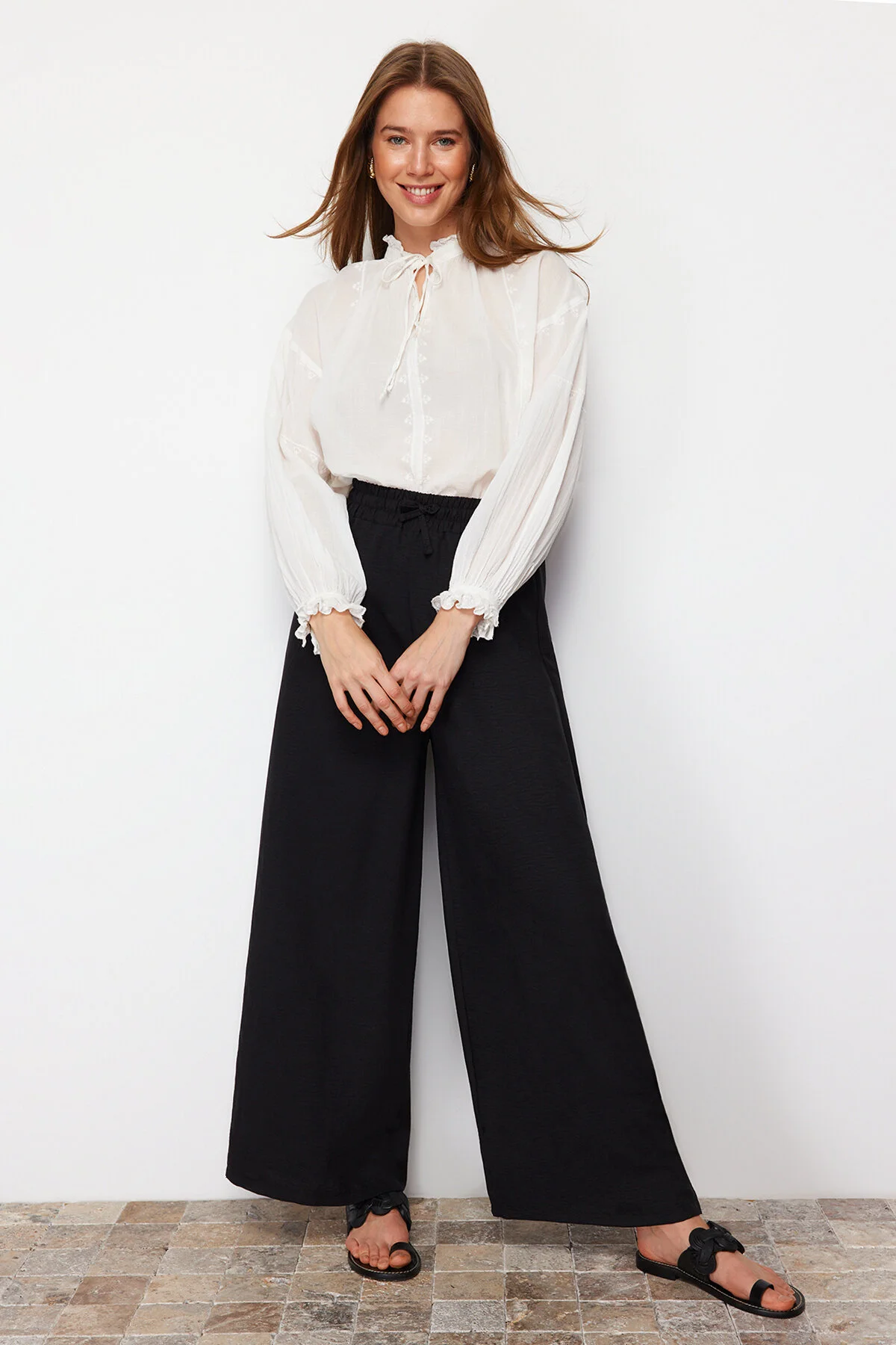 Trendyol Modest  Schwarze Webhose mit weitem Bein TCTSS22PL0240