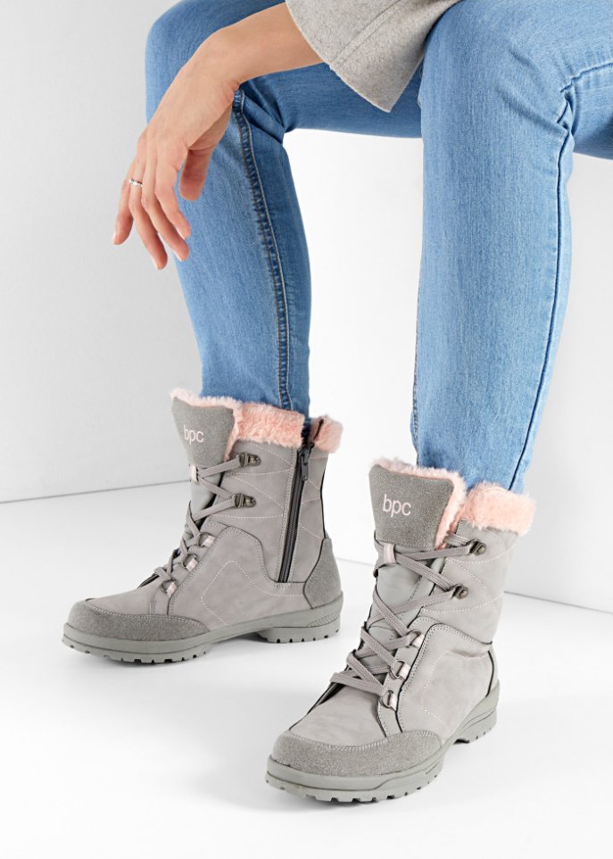 Schnürstiefel