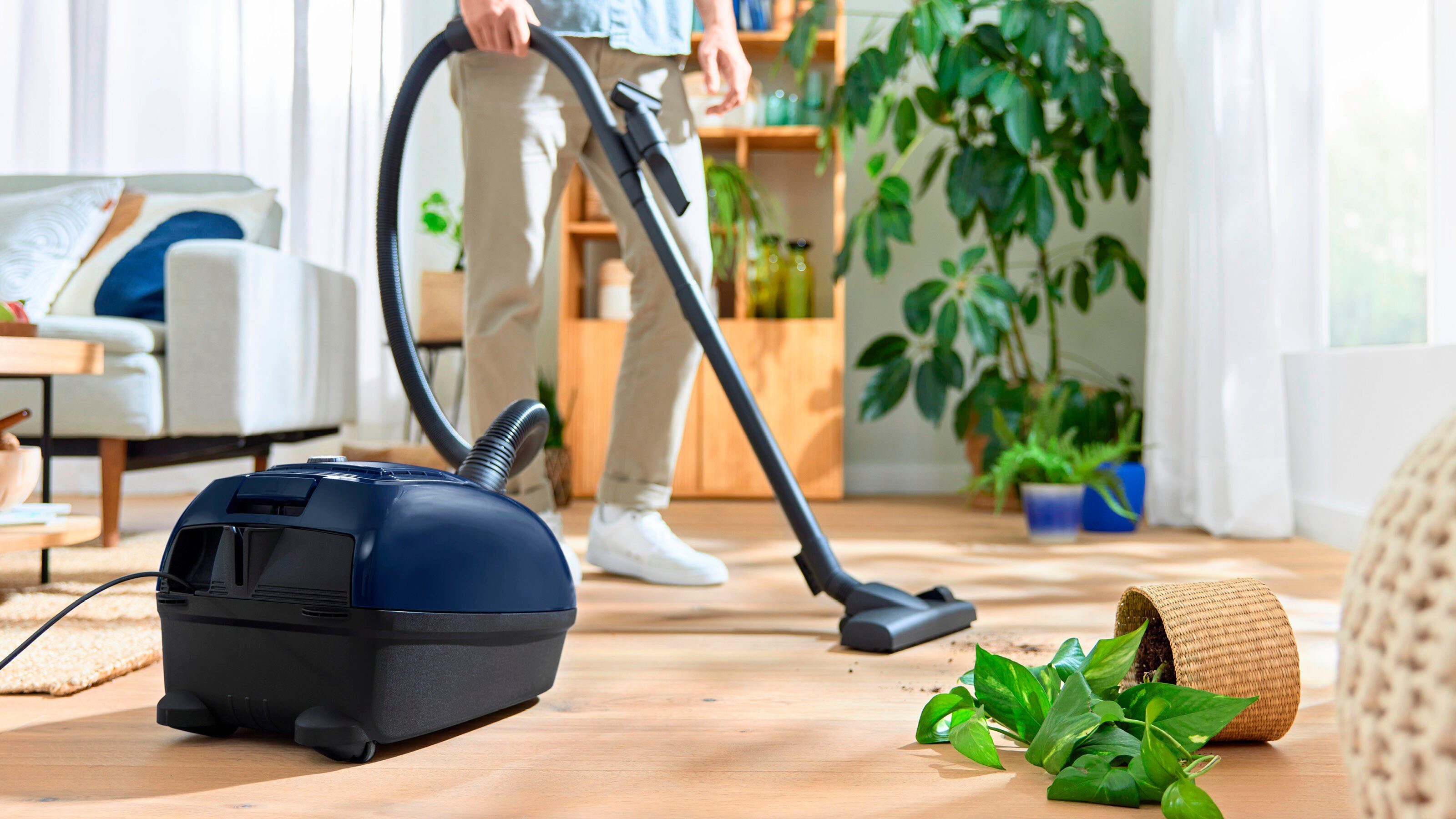 BOSCH Bodenstaubsauger BGD38BU2, 600 W, mit Beutel, aus 30 % recyceltem Kunststoff