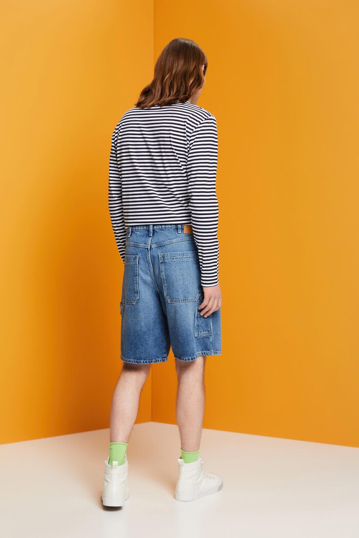 Locker geschnittene Jeansshorts