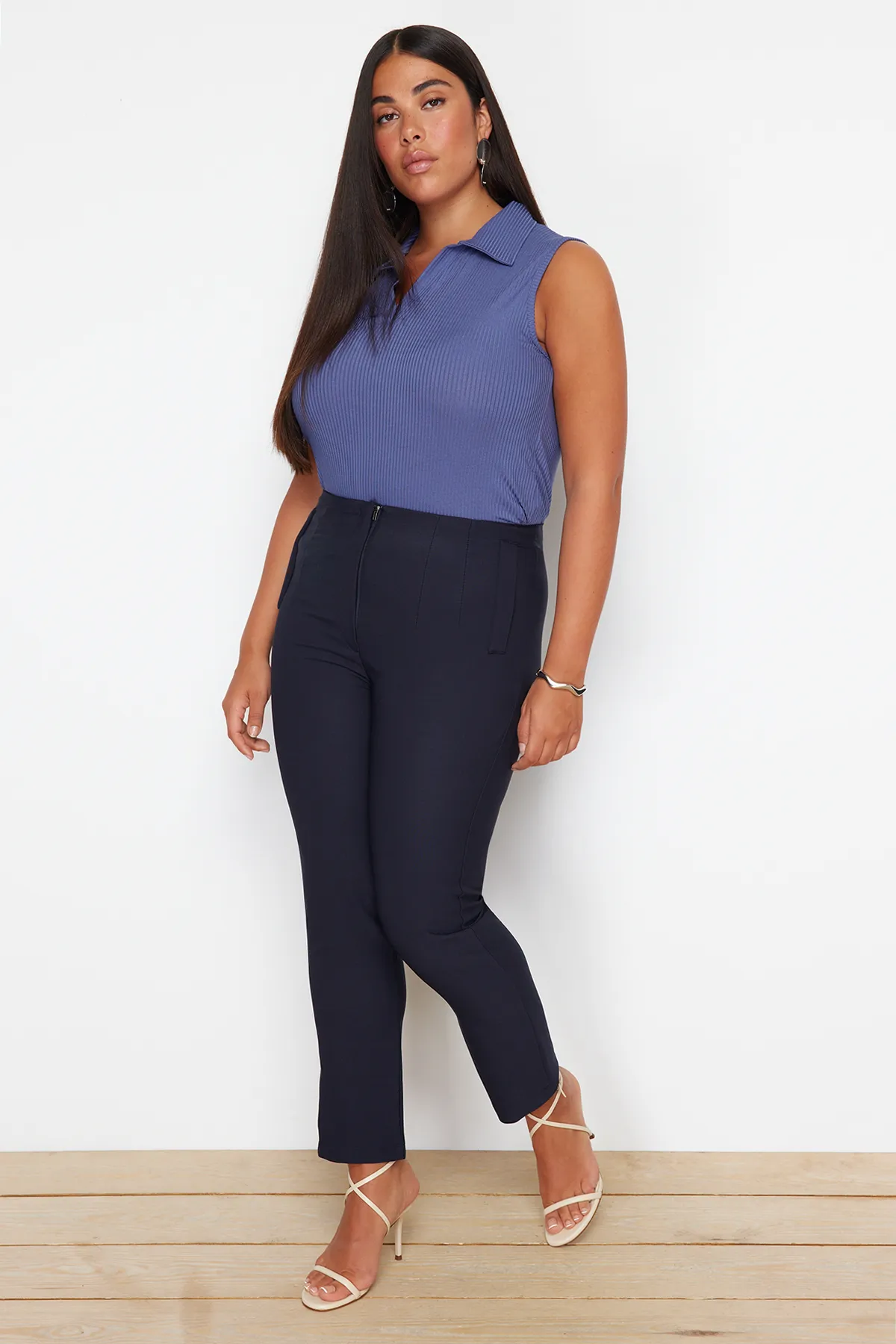 Trendyol Curve  Marineblaue Zigarettenhose aus Webstoff TBBAW23AR00015