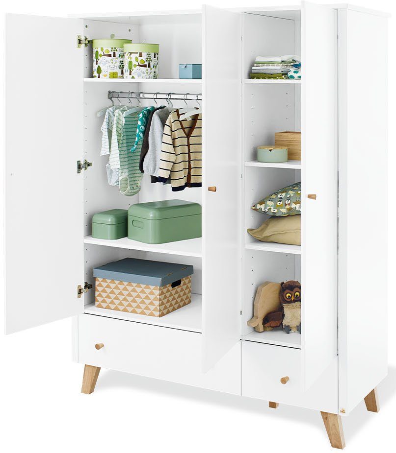 Pinolino® Babyzimmer-Komplettset Hilda & Pan, (Set, 4-St., Hausbett, Wickelkommode, Kleiderschrank, Wandregal), extrabreit groß; Wickelkommode, 3-trg. Kleiderschrank & Wandregal