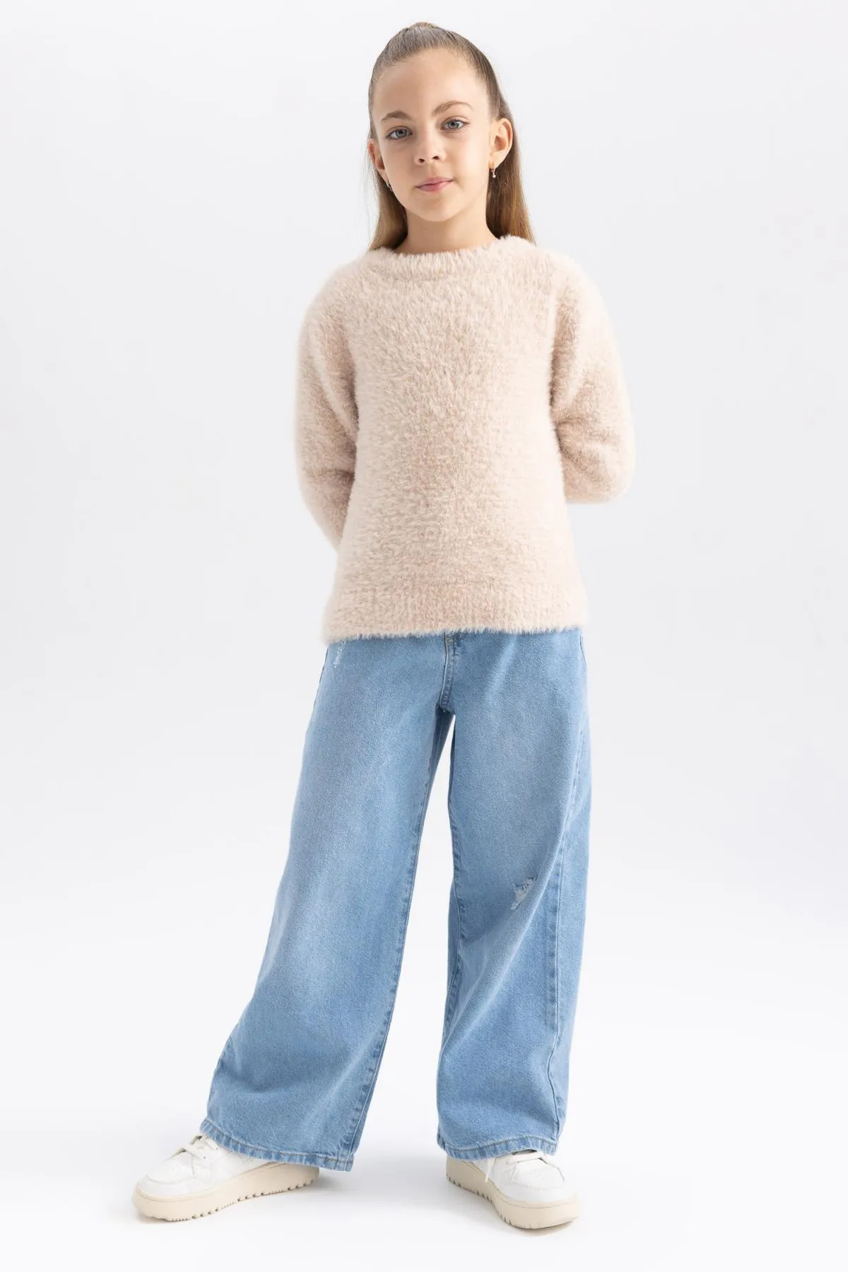 DeFacto  Strickpullover für Mädchen mit normaler Passform und Rundhalsausschnitt