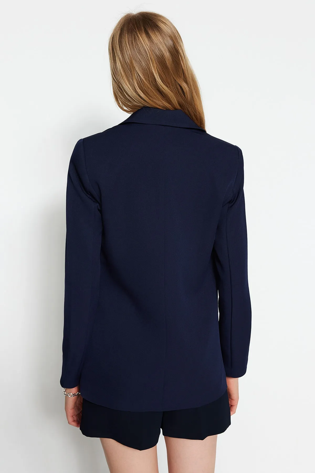 Trendyol Collection  Marineblaue Blazerjacke mit normalem Futter und detailliertem Webmuster TWOAW20CE0316