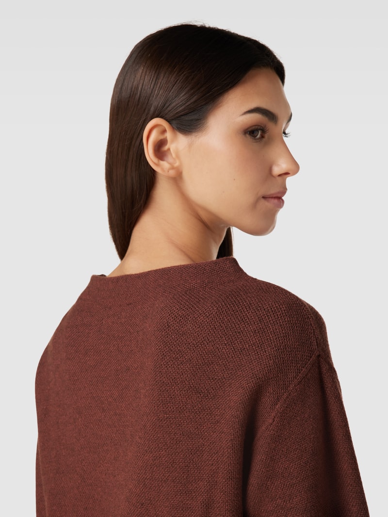 Strickpullover mit Ziernähten in mittelbraun