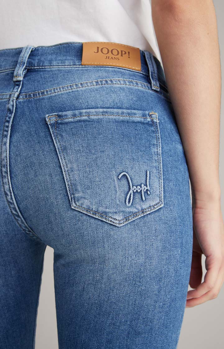 Jeans in Medium Blue Washed