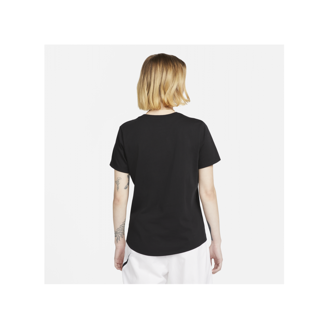 Nike Club Essentials T-Shirt Damen F010