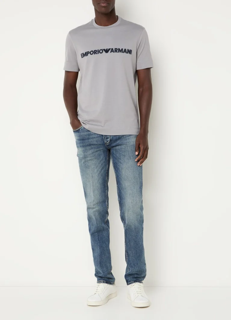 Blugi Emporio Armani slim fit cu finisaje impecabile.