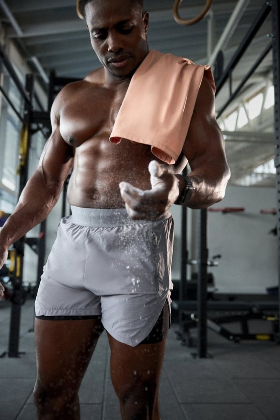 Man Active 2-in-1 Shorts mit extremem Schlitz