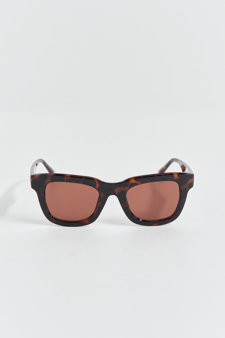 Classic chunky sunglasses