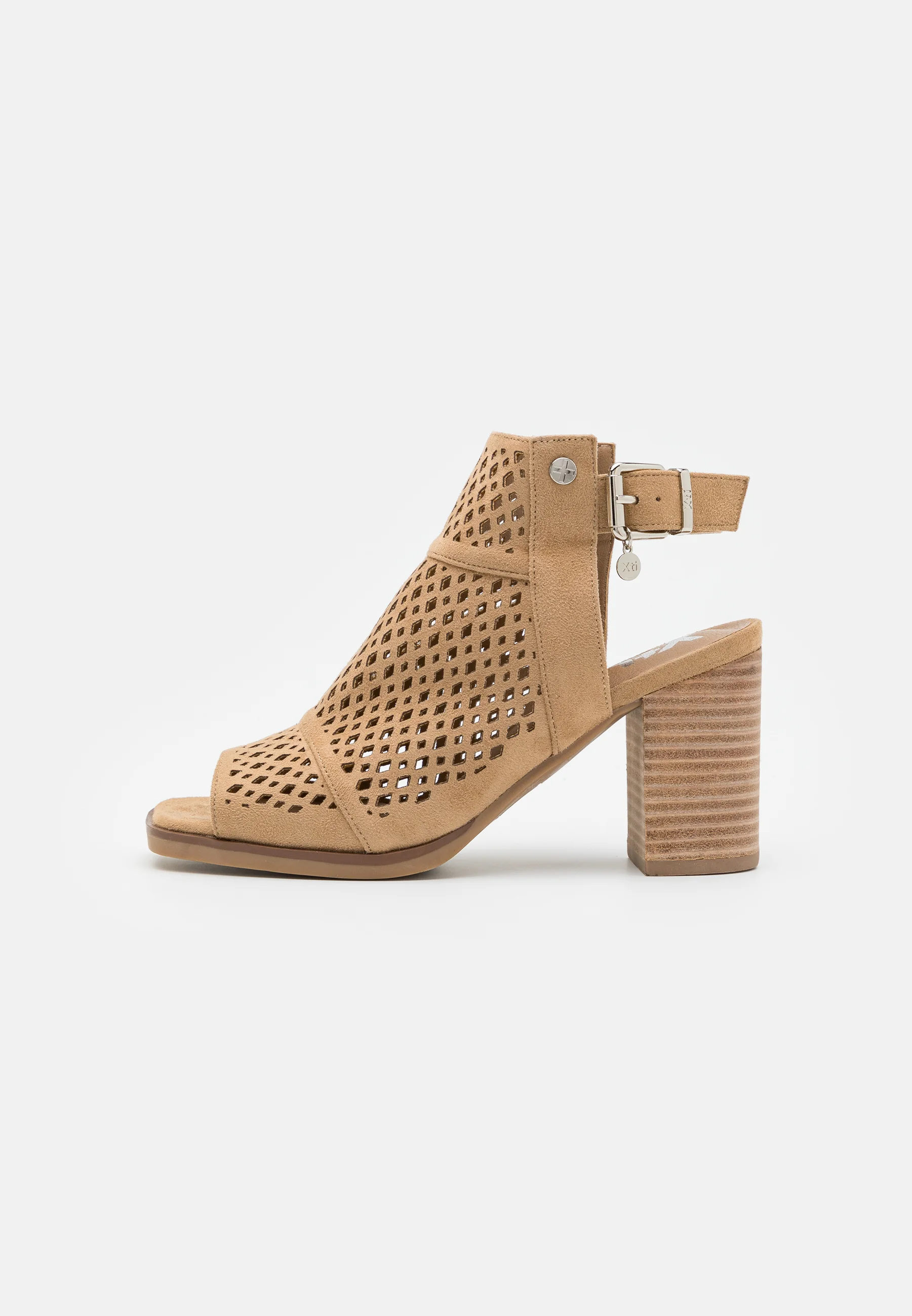 Sandalias con tiras XTI
