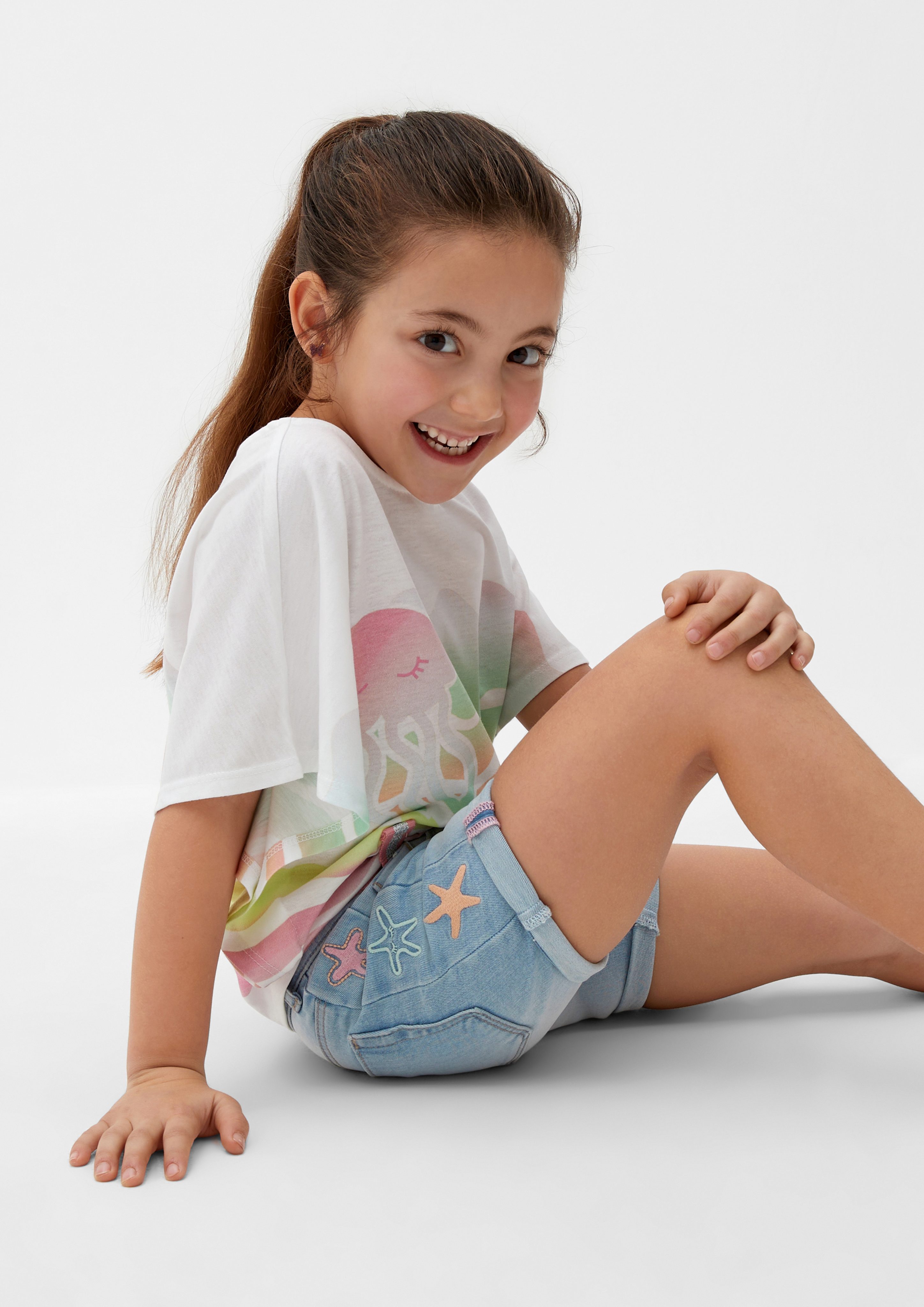 s.Oliver Jeansshorts Jeans-Shorts / Regular Fit / Mid Rise / Straight Leg Stickerei, Waschung