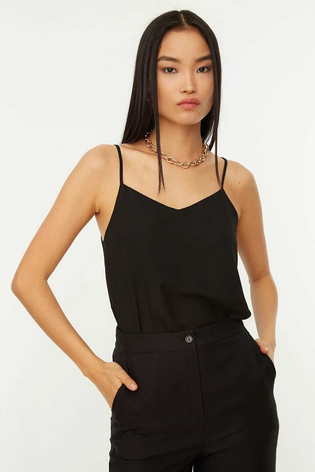 Trendyol Collection  Schwarze Basic-Trägerbluse aus Webstoff TWOSS19BB0224