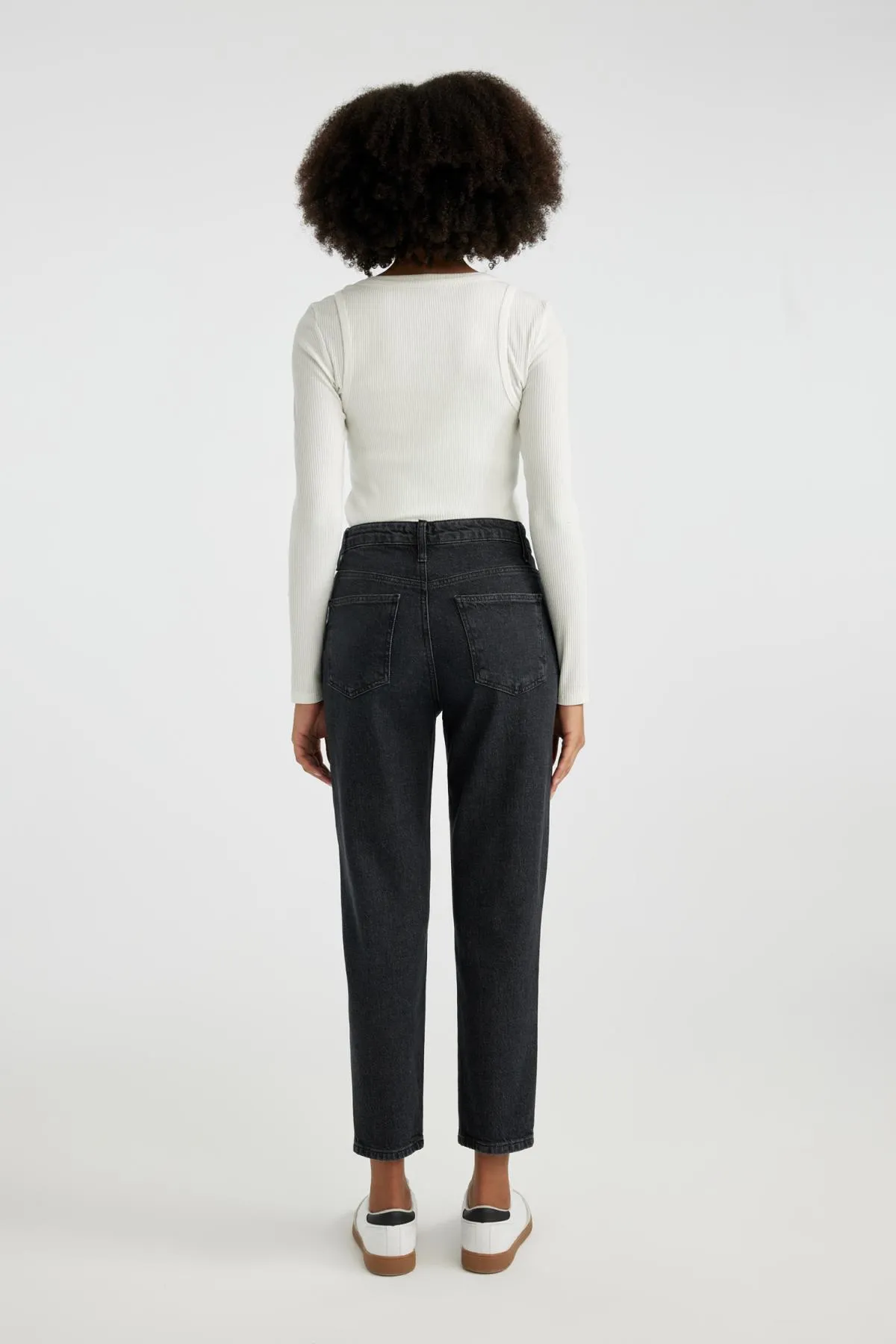 DeFacto  Bequeme Jeanshose mit hoher Taille und Knöchellänge in Mom-Passform B7038ax24sp