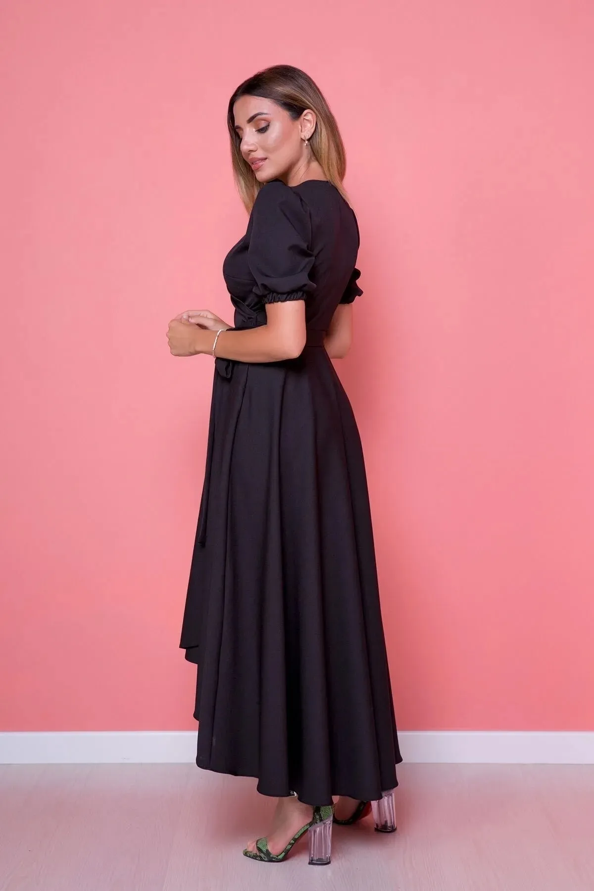 lovebox  Flexibles Damenkleid aus Atlas-Stoff mit Gürtel, asymmetrischem Schnitt, Midi-Länge, zweireihiger Kragen, schwarz, ausgestelltes Kleid 410