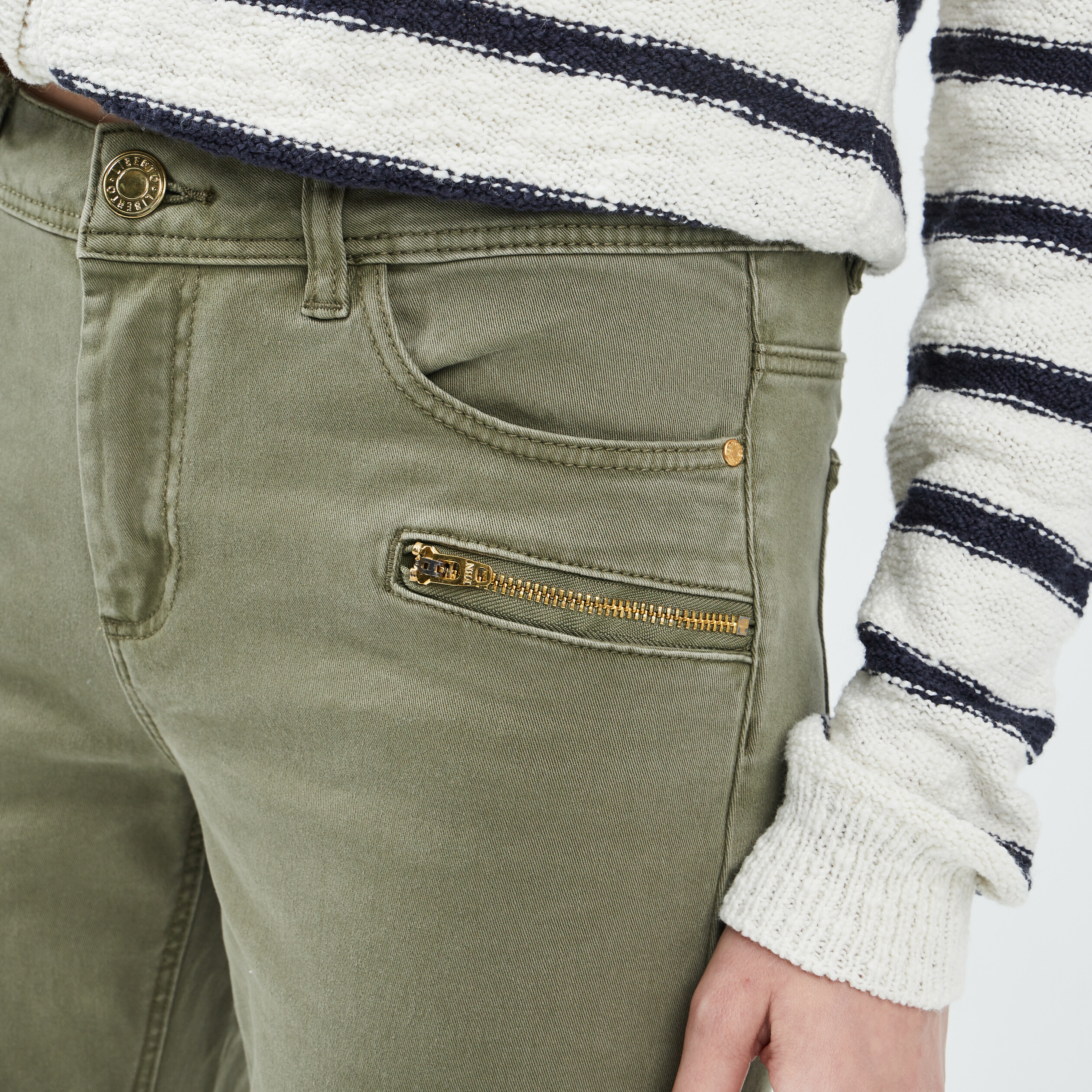 Pantalon skinny détails zippés vert kaki femme | La Halle