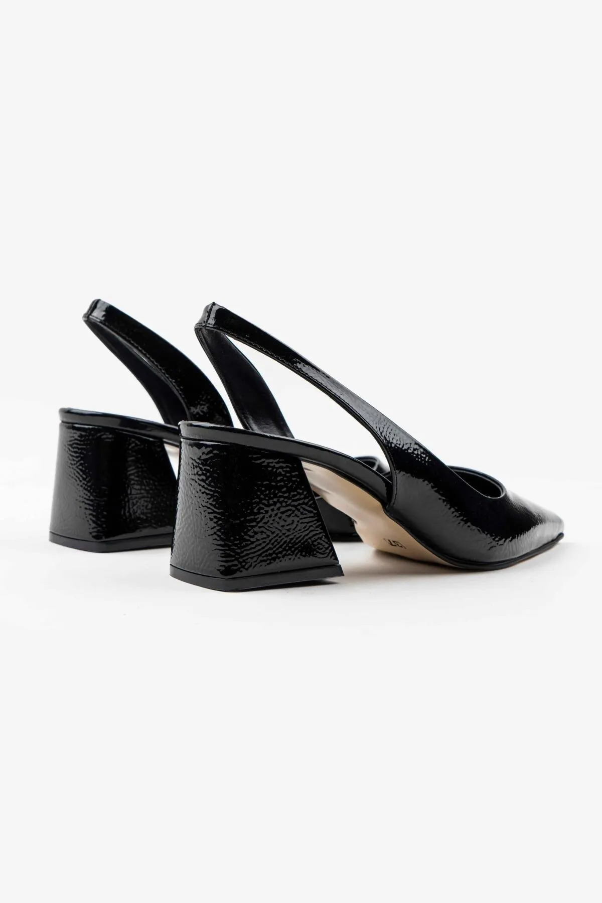 NİŞANTAŞI SHOES  Owen Damen-Schuhe mit Absatz aus schwarzem Lackleder mit Banddetail und spitzer Zehenpartie