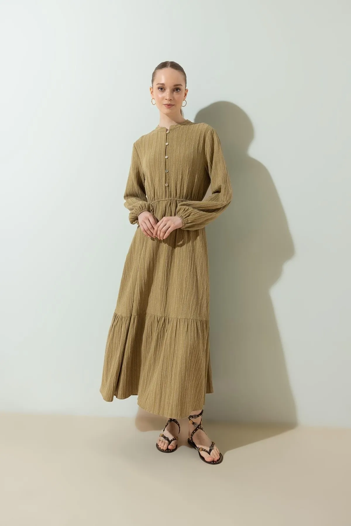 DeFacto  Langärmliges Kleid aus Musselin mit Richterkragen