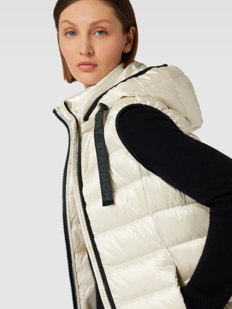 Daunenweste mit Label-Details in offwhite