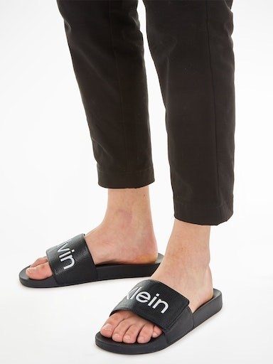 Calvin Klein Pantolette mit auffälligem Logoschriftzug
