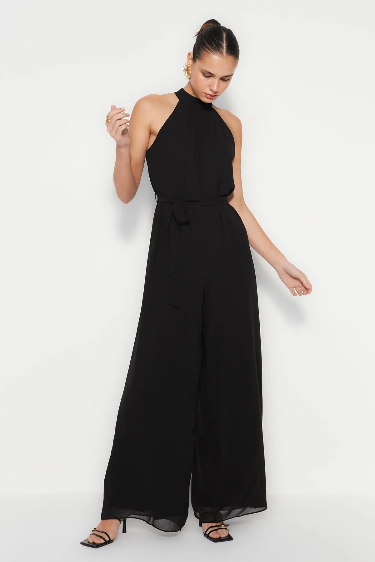 Trendyol Collection  Schwarzer Chiffon-Weboverall TWOSS23TU00093