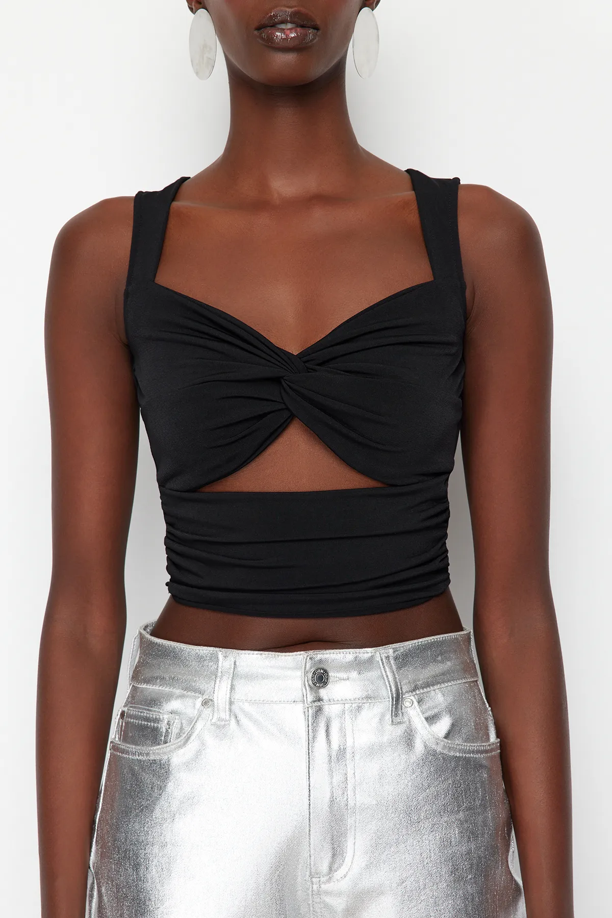 Trendyol Collection  Schwarze, kurze Strickbluse mit Fenster-/Cut-Out-Detail