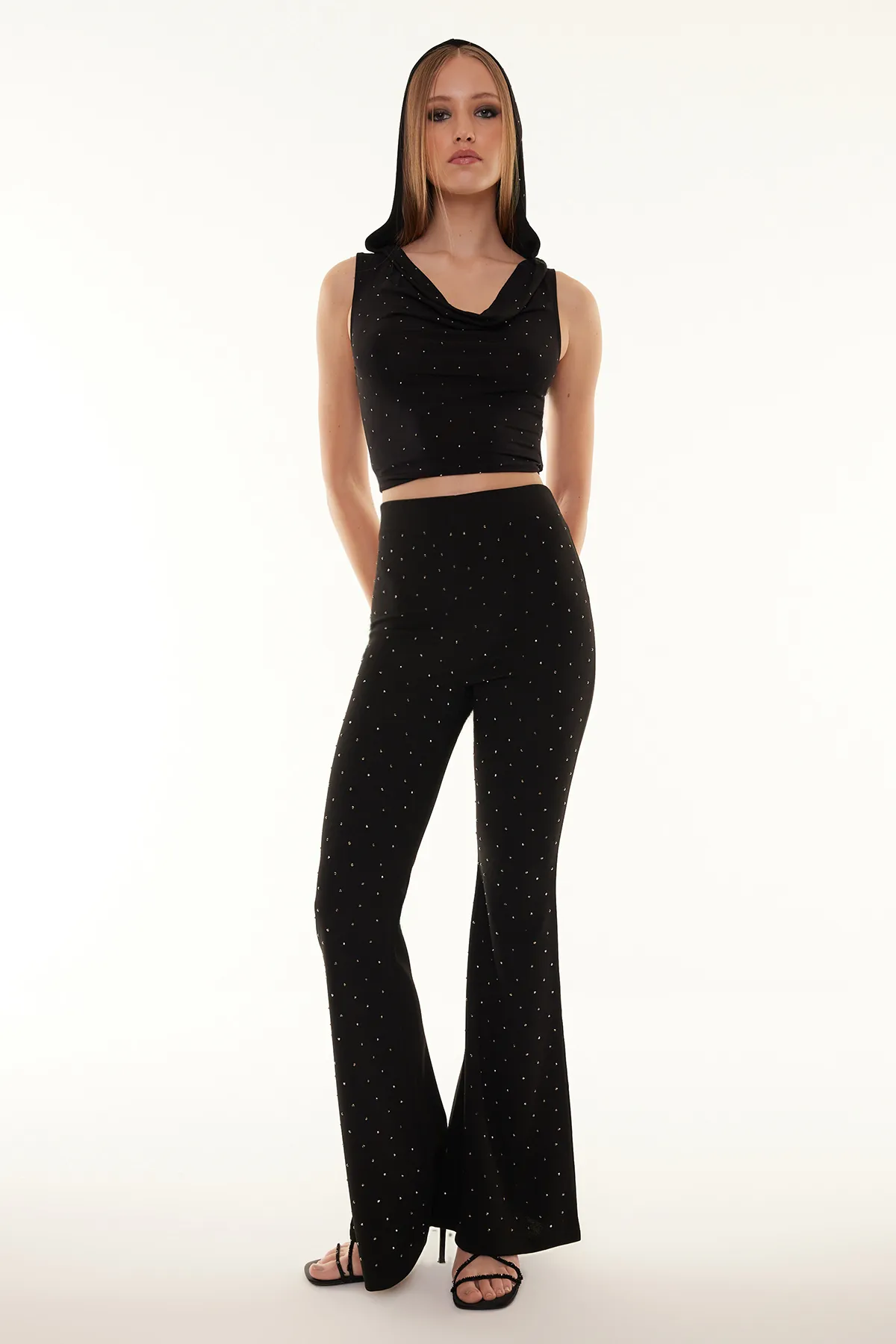 Trendyol Collection  Schwarze gestrickte, glänzende, juwelenbesetzte Hose TPRSS24PL00008