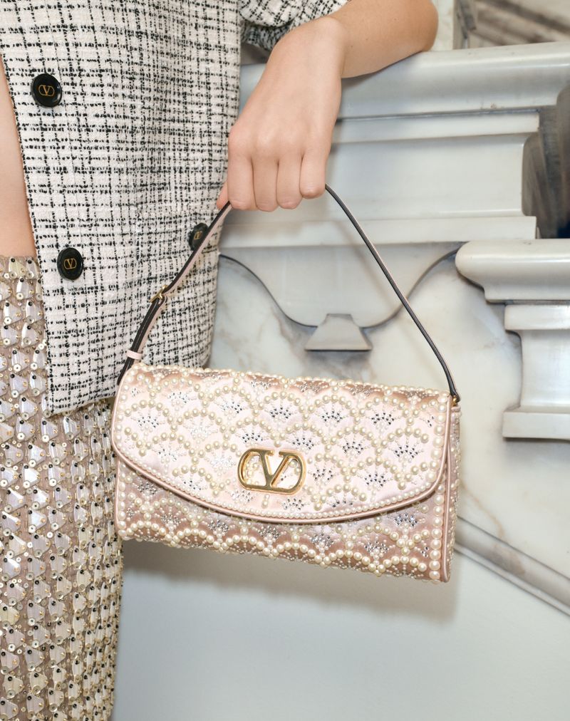 Bolsa de ombro pequena Valentino Garavani Devain com pérolas e strass