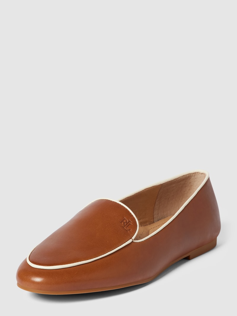 Schuhe mit Kontraststreifen in cognac