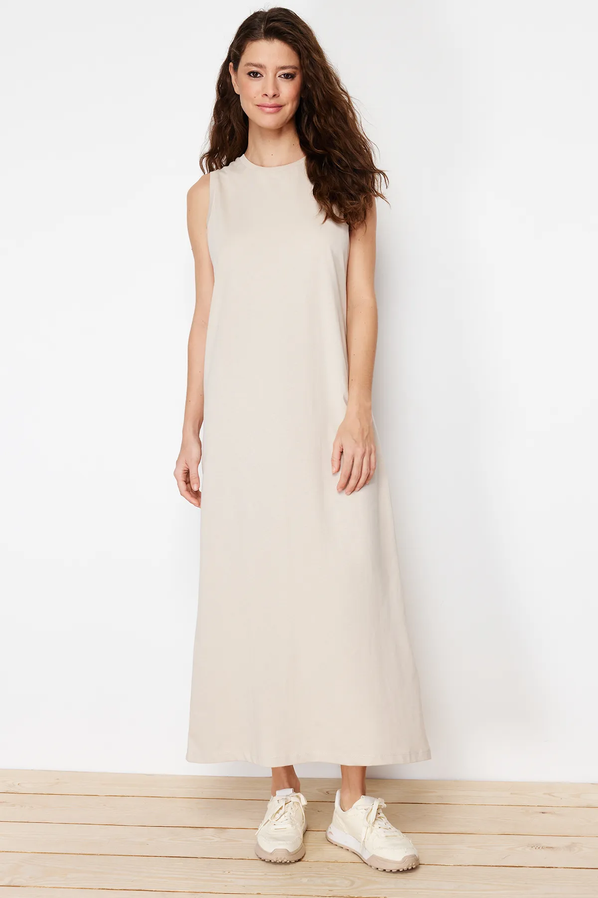 Trendyol Modest  Kamelfarbenes, ärmelloses Unterwäschekleid mit Strickfutter TCTSS23EB00362
