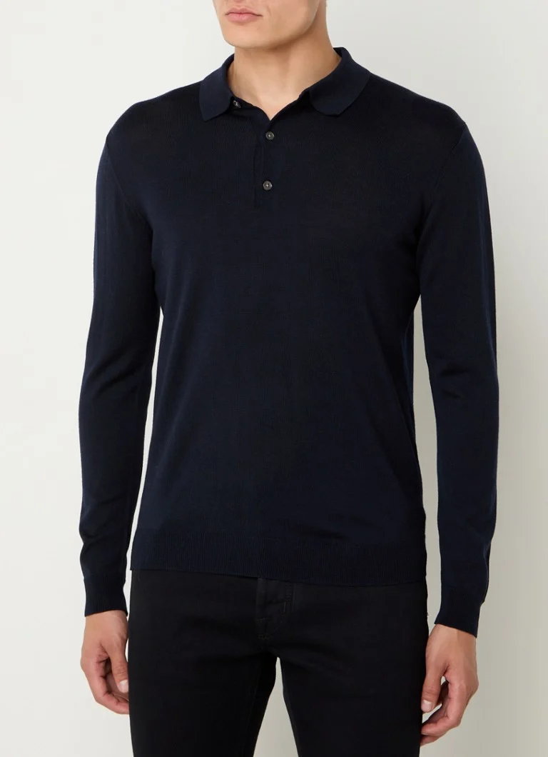 Tricou polo Boggi Milano confecționat din material tricotat fin, croială clasică, din lână.