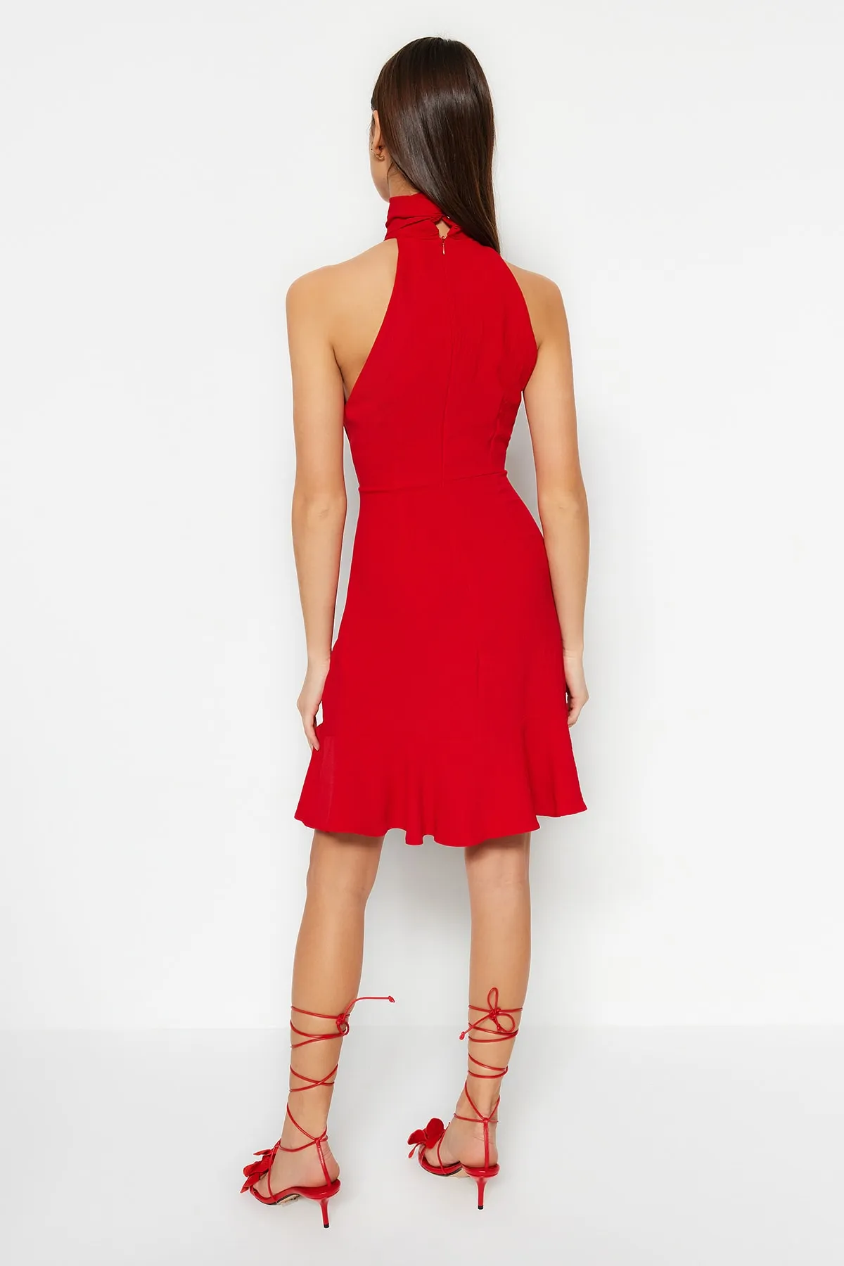 Trendyol Collection  Roter Skaterrock mit Neckholder und gewebtem Kleid TWOSS21EL1538